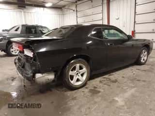 2010 Dodge Challenger SE z VIN 2B3CJ4DV8AH199708, wystawiony jako IAAI lot #42964590 z przebiegiem 78 698 mil mil oraz . Historia ofert i sprzedaży dostępna na DreamBid. Obrazek 4.