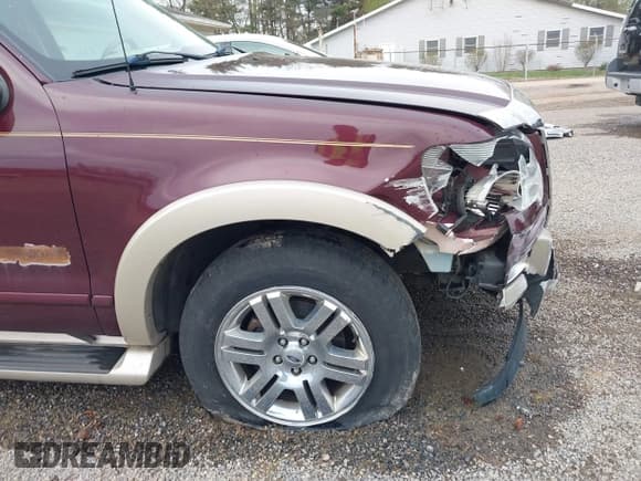 ✅ 2006 Ford Explorer Eddie Bauer • VIN: 1FMEU74846ZA09335 • Lot: 41986862. Wystawiony na IAAI z przebiegiem 139 406 mil. Bezpłatny archiwum sprzedaży aukcyjnych z USA i szczegółowy raport historii pojazdu na DreamBid. Zdjęcie 6.