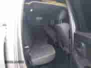 2018 Ram 1500 Tradesman z VIN 1C6RR6FG0JS280326, wystawiony jako IAAI lot #43422781 z przebiegiem 89 435 mil mil oraz . Historia ofert i sprzedaży dostępna na DreamBid. Obrazek 8.