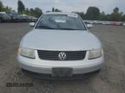 ✅ 2000 Volkswagen Passat • VIN: WVWNA23B9YE120891 • Лот: 70514105. Опубликован ранее на Copart с пробегом 269 686 миль. Бесплатный доступ к архиву аукционных продаж из США и подробный отчёт об истории автомобиля на DreamBid. Изображение 5.