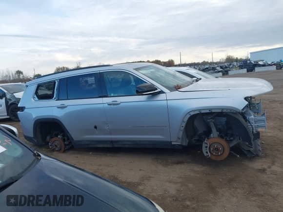 2024 Jeep Grand Cherokee Limited with VIN 1C4RJKBG7R8542592, listed as a IAAI auction lot 43587204 with 31,249 mi miles and . Bid and sale history available at DreamBid. Image 13.