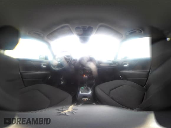 ✅ 2018 Jeep Renegade Altitude • VIN: ZACCJABB6JPH23913 • Lot: 42439183. Wystawiony na IAAI z przebiegiem 58 017 mil. Bezpłatny archiwum sprzedaży aukcyjnych z USA i szczegółowy raport historii pojazdu na DreamBid. Zdjęcie 22.