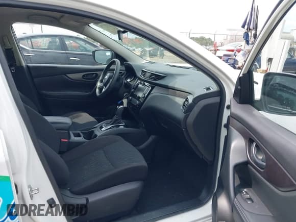 ✅ 2020 Nissan Rogue SV • VIN: JN1BJ1CV6LW276593 • Lot: 43157736. Wystawiony na IAAI z przebiegiem 52 340 mil. Bezpłatny archiwum sprzedaży aukcyjnych z USA i szczegółowy raport historii pojazdu na DreamBid. Zdjęcie 5.