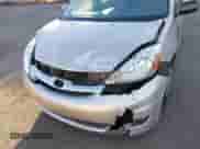 2005 Toyota Sienna LE z VIN 5TDZA23C55S326516, wystawiony jako IAAI lot #43476821 z przebiegiem 117 254 mil mil oraz . Historia ofert i sprzedaży dostępna na DreamBid. Obrazek 6.