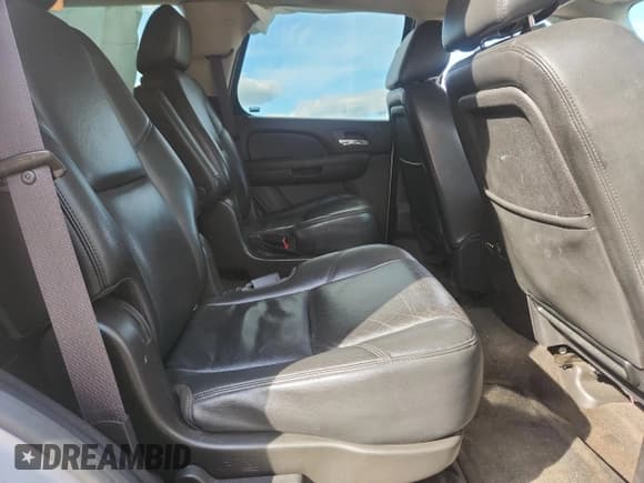 ✅ 2014 Chevrolet Tahoe LTZ • VIN: 1GNSKCE07ER128985 • Lot: 85178565. Wystawiony na Copart z przebiegiem 113 593 mil. Bezpłatny archiwum sprzedaży aukcyjnych z USA i szczegółowy raport historii pojazdu na DreamBid. Zdjęcie 11.