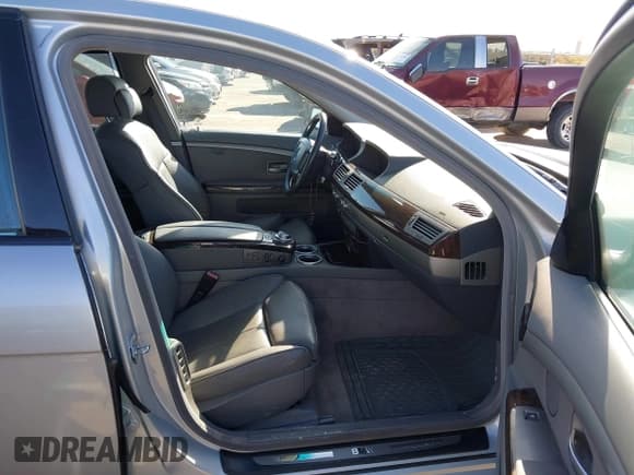 ✅ 2007 BMW 7 Series 750Li • VIN: WBAHN83537DT72703 • Lot: 43910667. Wystawiony na IAAI z przebiegiem 100 680 mil. Bezpłatny archiwum sprzedaży aukcyjnych z USA i szczegółowy raport historii pojazdu na DreamBid. Zdjęcie 5.