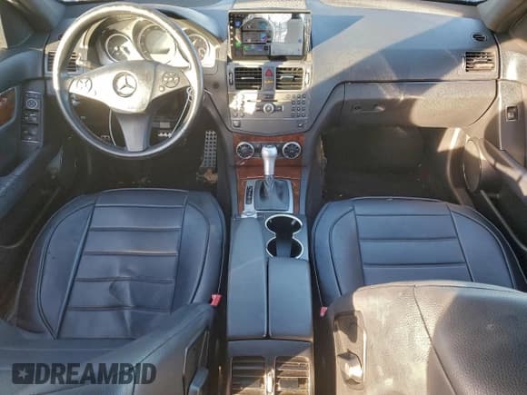 ✅ 2011 Mercedes-Benz C 300 Sport • VIN: WDDGF8BB1BR145434 • Лот: 94244745. Опубликован ранее на Copart с пробегом 125 723 миль. Бесплатный доступ к архиву аукционных продаж из США и подробный отчёт об истории автомобиля на DreamBid. Изображение 8.