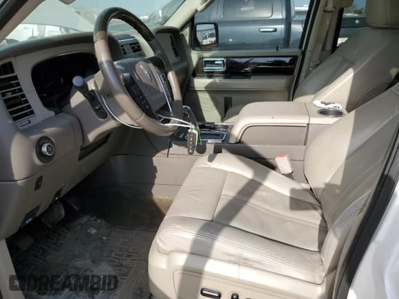 ✅ 2015 Lincoln Navigator • VIN: 5LMJJ3JT1FEJ03234 • Lot: 52888385. Wystawiony na Copart z przebiegiem 172 708 mil. Bezpłatny archiwum sprzedaży aukcyjnych z USA i szczegółowy raport historii pojazdu na DreamBid. Zdjęcie 7.