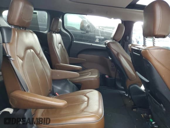 ✅ 2018 Chrysler Pacifica Limited • VIN: 2C4RC1GG7JR339658 • Lot: 59007045. Wystawiony na Copart z przebiegiem 111 153 mil. Bezpłatny archiwum sprzedaży aukcyjnych z USA i szczegółowy raport historii pojazdu na DreamBid. Zdjęcie 11.