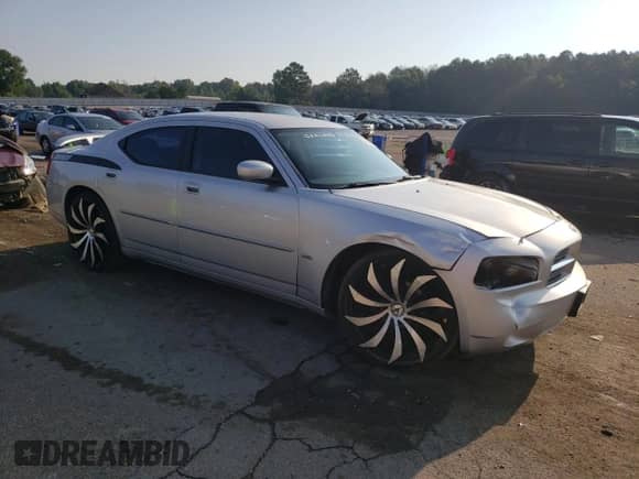 2010 Dodge Charger SXT z VIN 2B3CA3CV5AH311635, wystawiony jako Copart lot #60591954 z przebiegiem 82 301 mil mil oraz Szkoda całkowita • Salvage title. Historia ofert i sprzedaży dostępna na DreamBid. Obrazek 4.