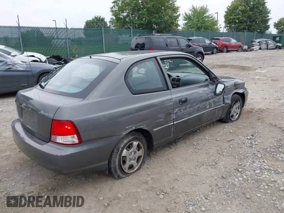 2001 Hyundai Accent GS z VIN KMHCG35CX1U084668, wystawiony jako IAAI lot #42901263 z przebiegiem 129 889 mil mil oraz . Historia ofert i sprzedaży dostępna na DreamBid. Obrazek 4.
