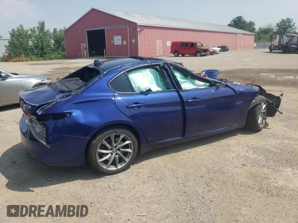 ✅ 2022 Alfa Romeo Giulia • VIN: ZARFANAN0N7652622 • Lot: 62861335. Wystawiony na Copart z przebiegiem Nie podano. Bezpłatny archiwum sprzedaży aukcyjnych z USA i szczegółowy raport historii pojazdu na DreamBid. Zdjęcie 3.
