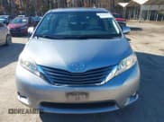 ✅ 2013 Toyota Sienna XLE • VIN: 5TDYK3DC5DS303944 • Lot: 43751073. Wystawiony na IAAI z przebiegiem 124 789 mil. Bezpłatny archiwum sprzedaży aukcyjnych z USA i szczegółowy raport historii pojazdu na DreamBid. Zdjęcie 12.