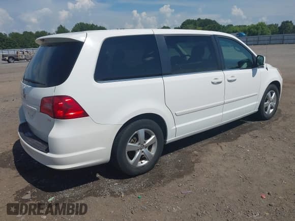 ✅ 2009 Volkswagen Routan SE • VIN: 2V8HW34199R541626 • Lot: 42852160. Listed on IAAI with 211,367 mi. Free auction sales archive from the USA and detailed vehicle history report at DreamBid. Image 4.