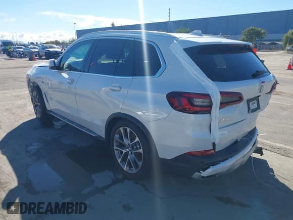 ✅ 2022 BMW X5 xDrive45e • VIN: 5UXTA6C06N9M97940 • Лот: 43563363. Опубликован ранее на IAAI с пробегом Не указан. Бесплатный доступ к архиву аукционных продаж из США и подробный отчёт об истории автомобиля на DreamBid. Изображение 3.