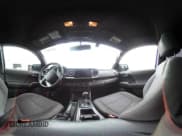 ✅ 2017 Toyota Tacoma SR5 • VIN: 3TMDZ5BN4HM029118 • Lot: 42830453. Wystawiony na IAAI z przebiegiem 171 231 mil. Bezpłatny archiwum sprzedaży aukcyjnych z USA i szczegółowy raport historii pojazdu na DreamBid. Zdjęcie 18.