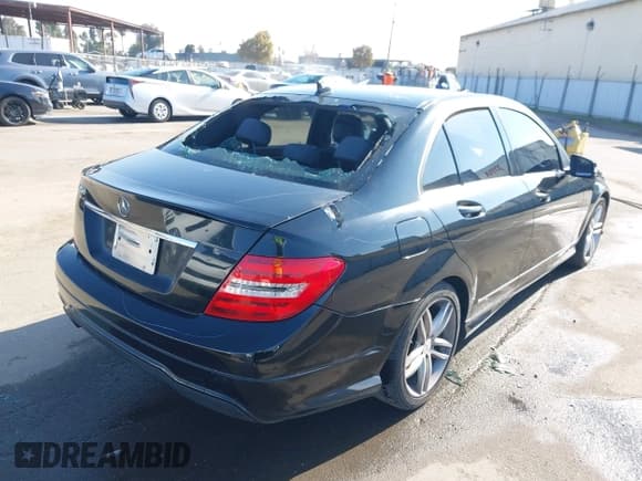 ✅ 2014 Mercedes-Benz C 250 Sport • VIN: WDDGF4HB3ER304216 • Лот: 43617261. Опубликован ранее на IAAI с пробегом 111 395 миль. Бесплатный доступ к архиву аукционных продаж из США и подробный отчёт об истории автомобиля на DreamBid. Изображение 4.