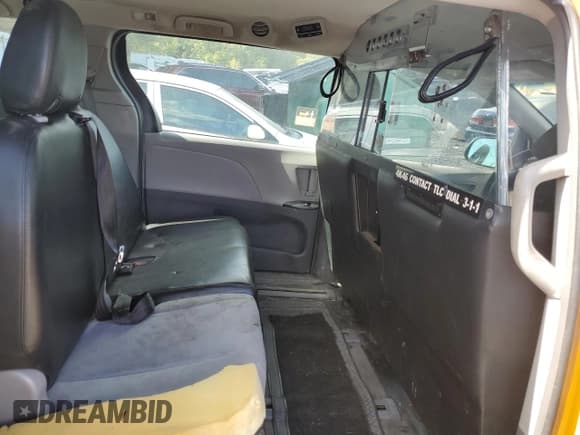 ✅ 2016 Toyota Sienna L • VIN: 5TDZK3DC1GS704058 • Lot: 85184565. Listed on Copart with Not provided. Free auction sales archive from the USA and detailed vehicle history report at DreamBid. Image 11.