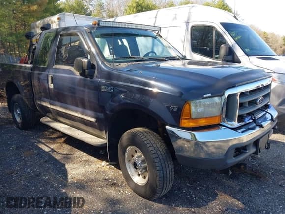 ✅ 2000 Ford F-350 XL • VIN: 1FTSX31L7YEB18236 • Lot: 41900090. Listed on IAAI with 71,543 mi. Free auction sales archive from the USA and detailed vehicle history report at DreamBid. Image 1.