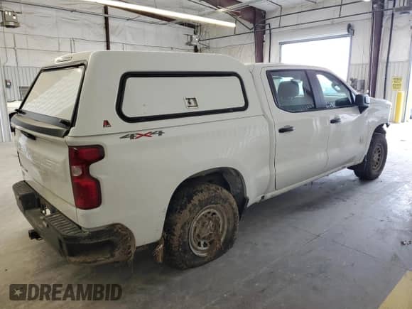 2022 Chevrolet Silverado 1500 Work Truck z VIN 1GCPDAEK1NZ621995, wystawiony jako Copart lot #47138955 z przebiegiem 98 651 mil mil oraz Szkoda całkowita • Salvage title. Historia ofert i sprzedaży dostępna na DreamBid. Obrazek 3.