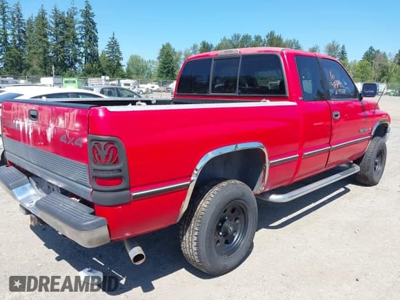 ✅ 1997 Dodge 1500 • VIN: 3B7HF13Z5VG703033 • Lot: 42734012. Wystawiony na IAAI z przebiegiem 245 095 mil. Bezpłatny archiwum sprzedaży aukcyjnych z USA i szczegółowy raport historii pojazdu na DreamBid. Zdjęcie 4.