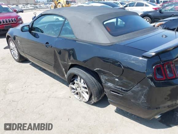 2014 Ford Mustang V6 с VIN 1ZVBP8EM0E5275146, выставлен на аукционе IAAI как лот 42606251 с пробегом 42 663 миль миль и . История ставок и продаж доступна на DreamBid. Изображение 6.