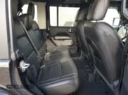 ✅ 2023 Jeep Wrangler Sahara • VIN: 1C4HJXEG7PW520699 • Lot: 58273215. Wystawiony na Copart z przebiegiem 37 343 mil. Bezpłatny archiwum sprzedaży aukcyjnych z USA i szczegółowy raport historii pojazdu na DreamBid. Zdjęcie 11.