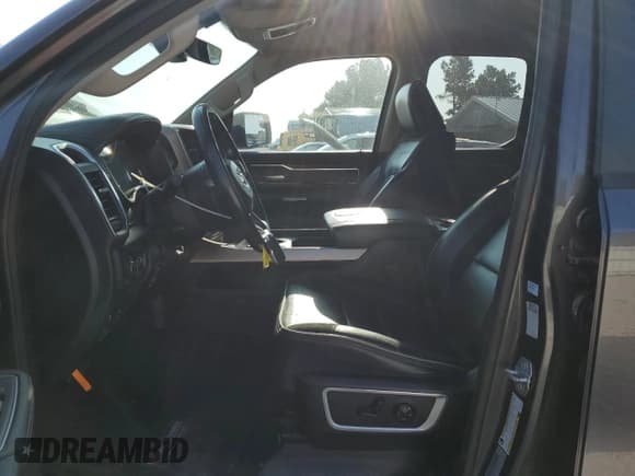 ✅ 2020 Ram 1500 Laramie • VIN: 1C6SRFDT0LN280023 • Lot: 71113715. Wystawiony na Copart z przebiegiem 93 736 mil. Bezpłatny archiwum sprzedaży aukcyjnych z USA i szczegółowy raport historii pojazdu na DreamBid. Zdjęcie 7.