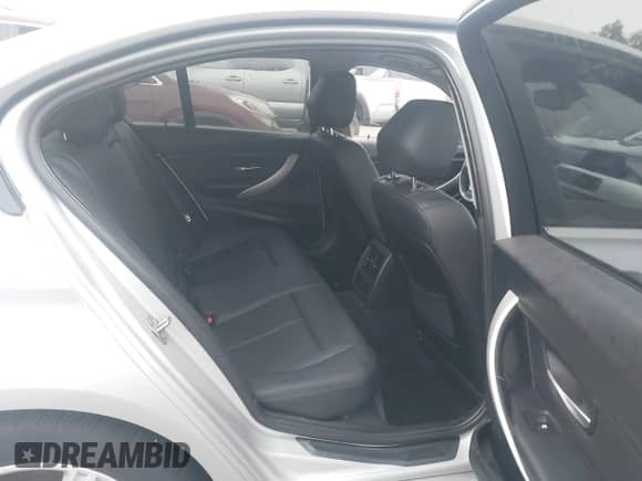 2013 BMW 3 Series 328i с VIN WBA3C1C56DF435901, выставлен на аукционе IAAI как лот 43605823 с пробегом 165 362 миль миль и . История ставок и продаж доступна на DreamBid. Изображение 8.