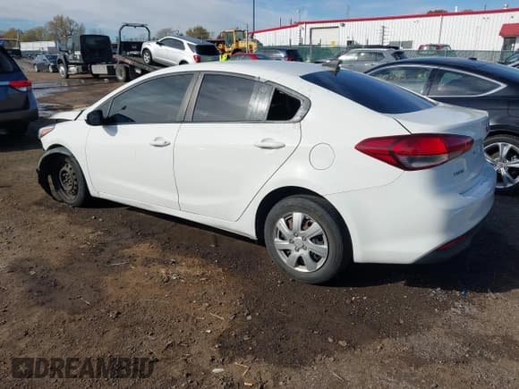 ✅ 2017 Kia Forte LX • VIN: 3KPFK4A76HE013782 • Lot: 43607898. Listed on IAAI with 120,151 mi. Free auction sales archive from the USA and detailed vehicle history report at DreamBid. Image 3.