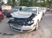 ✅ 2009 Volkswagen Passat Komfort • VIN: WVWJK73C19P053694 • Лот: 42591205. Опубликован ранее на IAAI с пробегом 104 227 миль. Бесплатный доступ к архиву аукционных продаж из США и подробный отчёт об истории автомобиля на DreamBid. Изображение 2.