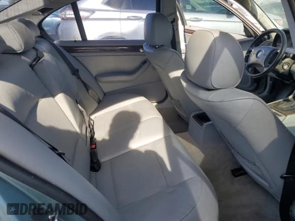 ✅ 2004 BMW 3 Series 325i • VIN: WBAAZ33474KP83691 • Lot: 92016325. Wystawiony na Copart z przebiegiem 171 829 mil. Bezpłatny archiwum sprzedaży aukcyjnych z USA i szczegółowy raport historii pojazdu na DreamBid. Zdjęcie 10.