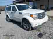 2008 Dodge Nitro SLT z VIN 1D8GT58K58W127765, wystawiony jako IAAI lot #41552533 z przebiegiem 177 492 mil mil oraz . Historia ofert i sprzedaży dostępna na DreamBid. Obrazek 1.