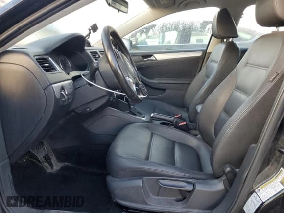 ✅ 2012 Volkswagen Jetta TDI • VIN: 3VWLL7AJ4CM319372 • Lot: 84954095. Wystawiony na Copart z przebiegiem 190 990 mil. Bezpłatny archiwum sprzedaży aukcyjnych z USA i szczegółowy raport historii pojazdu na DreamBid. Zdjęcie 7.