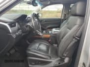 ✅ 2018 Chevrolet Suburban Premier • VIN: 1GNSKJKC3JR152875 • Lot: 77623194. Wystawiony na Copart z przebiegiem 167 335 mil. Bezpłatny archiwum sprzedaży aukcyjnych z USA i szczegółowy raport historii pojazdu na DreamBid. Zdjęcie 7.