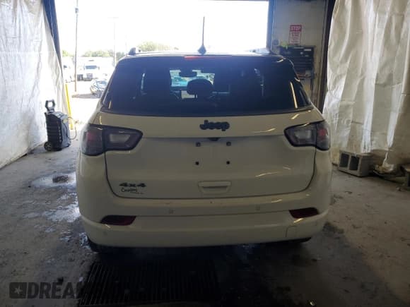 ✅ 2022 Jeep Compass High Altitude • VIN: 3C4NJDCB8NT140864 • Lot: 82285315. Wystawiony na Copart z przebiegiem 81 433 mil. Bezpłatny archiwum sprzedaży aukcyjnych z USA i szczegółowy raport historii pojazdu na DreamBid. Zdjęcie 6.