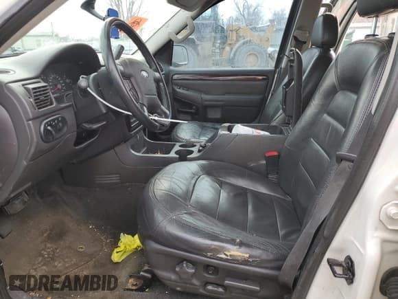 ✅ 2003 Ford Explorer Limited • VIN: 1FMZU75W73ZA10408 • Lot: 68181285. Wystawiony na Copart z przebiegiem 212 341 mil. Bezpłatny archiwum sprzedaży aukcyjnych z USA i szczegółowy raport historii pojazdu na DreamBid. Zdjęcie 7.