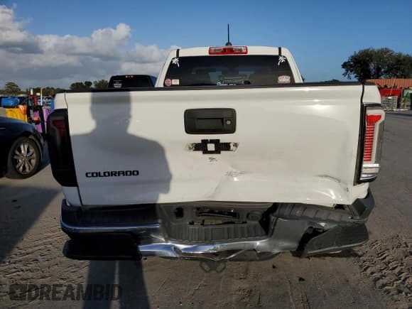 ✅ 2017 Chevrolet Colorado 2WD WT • VIN: 1GCHSBEA2H1185104 • Лот: 78959494. Опубликован ранее на Copart с пробегом 91 771 миль. Бесплатный доступ к архиву аукционных продаж из США и подробный отчёт об истории автомобиля на DreamBid. Изображение 6.