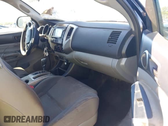 ✅ 2015 Toyota Tacoma PreRunner • VIN: 5TFKU4HN1FX007298 • Lot: 43449436. Wystawiony na IAAI z przebiegiem 230 810 mil. Bezpłatny archiwum sprzedaży aukcyjnych z USA i szczegółowy raport historii pojazdu na DreamBid. Zdjęcie 5.