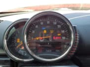 ✅ 2017 MINI Clubman Cooper • VIN: WMWLU1C53H2F27416 • Lot: 54641304. Wystawiony na Copart z przebiegiem 74 828 mil. Bezpłatny archiwum sprzedaży aukcyjnych z USA i szczegółowy raport historii pojazdu na DreamBid. Zdjęcie 9.