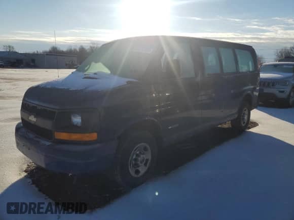 2005 Chevrolet Express Passenger с VIN 1GAGG25V151202897, выставлен на аукционе Copart как лот 43772225 с пробегом 147 778 миль миль и Списание • Salvage title. История ставок и продаж доступна на DreamBid. Изображение 1.