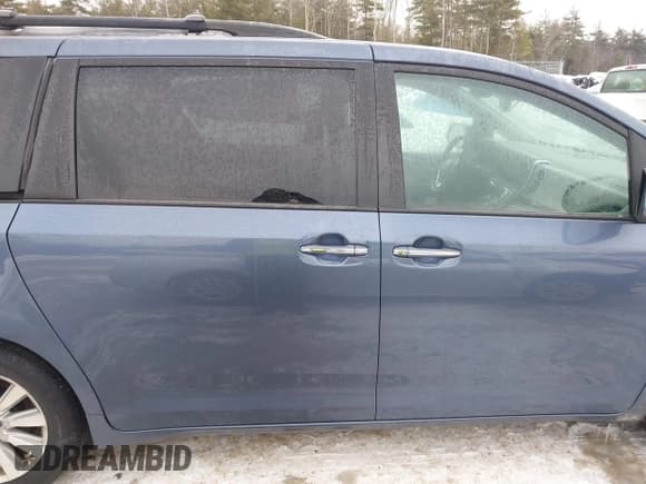 ✅ 2017 Toyota Sienna XLE • VIN: 5TDDZ3DC9HS159153 • Lot: 41350390. Listed on IAAI with 110,715 mi. Free auction sales archive from the USA and detailed vehicle history report at DreamBid. Image 13.