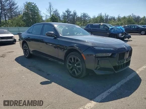 ✅ 2023 BMW 7 Series 760i xDrive • VIN: WBA33EJ07PCL92724 • Лот: 69408215. Опубликован ранее на Copart с пробегом 75 194 миль. Бесплатный доступ к архиву аукционных продаж из США и подробный отчёт об истории автомобиля на DreamBid. Изображение 13.
