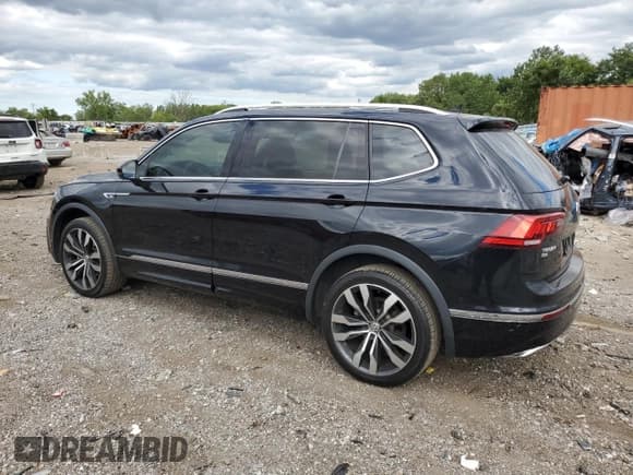 ✅ 2020 Volkswagen Tiguan SEL Premium R-Line • VIN: 3VV4B7AX2LM140554 • Лот: 70455595. Опубликован ранее на Copart с пробегом 28 139 миль. Бесплатный доступ к архиву аукционных продаж из США и подробный отчёт об истории автомобиля на DreamBid. Изображение 2.