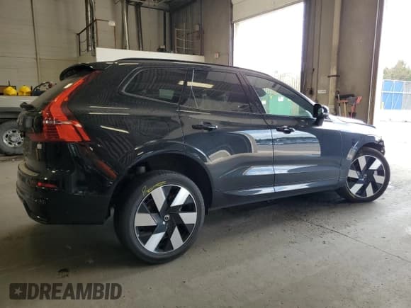 ✅ 2024 Volvo XC60 Plus Dark Theme • VIN: YV4H60DL1R1731420 • Lot: 63668675. Listed on Copart with 13,347 mi. Free auction sales archive from the USA and detailed vehicle history report at DreamBid. Image 3.