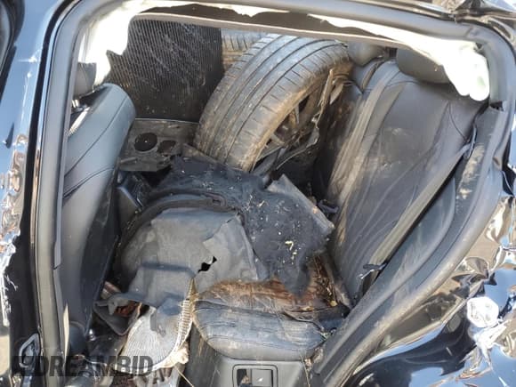 ✅ 2023 Maserati Grecale GT • VIN: ZN682AVA5P7427632 • Лот: 91042555. Опубликован ранее на Copart с пробегом Не указан. Бесплатный доступ к архиву аукционных продаж из США и подробный отчёт об истории автомобиля на DreamBid. Изображение 10.