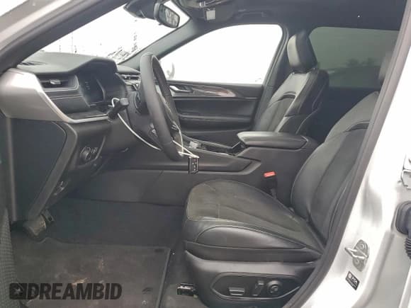 ✅ 2023 Jeep Grand Cherokee Altitude • VIN: 1C4RJJAG5P8714420 • Lot: 94270815. Wystawiony na Copart z przebiegiem 31 226 mil. Bezpłatny archiwum sprzedaży aukcyjnych z USA i szczegółowy raport historii pojazdu na DreamBid. Zdjęcie 7.