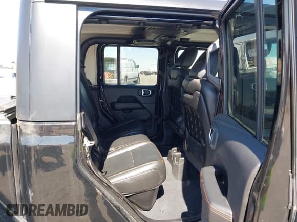 ✅ 2022 Jeep Gladiator Mojave • VIN: 1C6JJTEG9NL120031 • Lot: 40679926. Listed on IAAI with 17,654 mi. Free auction sales archive from the USA and detailed vehicle history report at DreamBid. Image 8.