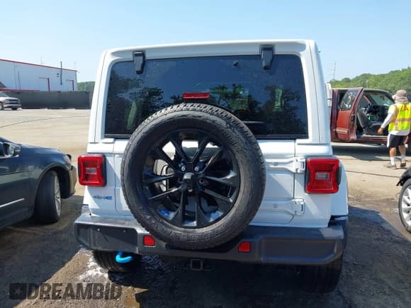 ✅ 2023 Jeep Wrangler Sahara • VIN: 1C4JJXP6XPW537180 • Lot: 42709330. Listed on IAAI with 31,251 mi. Free auction sales archive from the USA and detailed vehicle history report at DreamBid. Image 16.
