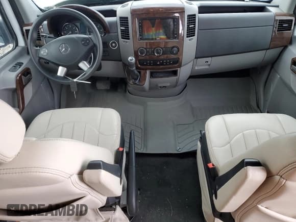 ✅ 2014 Mercedes-Benz Sprinter • VIN: WD3PF4CD0E5921108 • Лот: 47851115. Опубликован ранее на Copart с пробегом 49 085 миль. Бесплатный доступ к архиву аукционных продаж из США и подробный отчёт об истории автомобиля на DreamBid. Изображение 8.